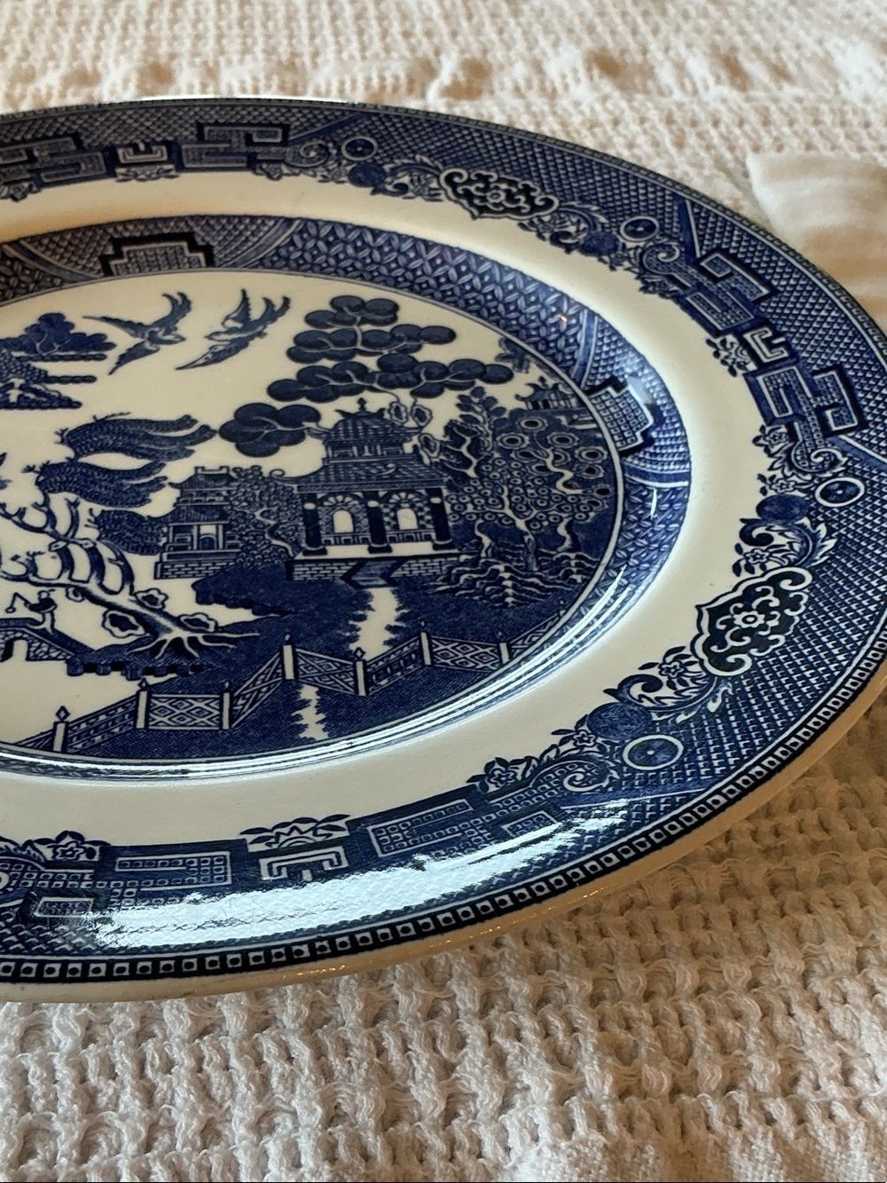 Blue and White Willow-Pattern Dinner Plate by Johnson Brothers Classic Porcelain - Picture 8 of 10